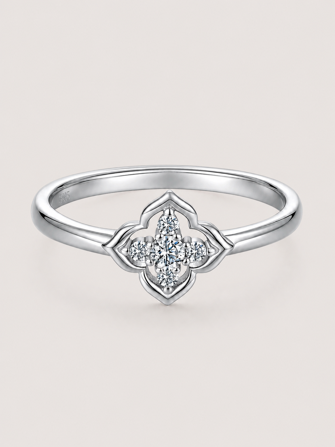 Inel din argint Royal Clover cu moissanite certificat GRA