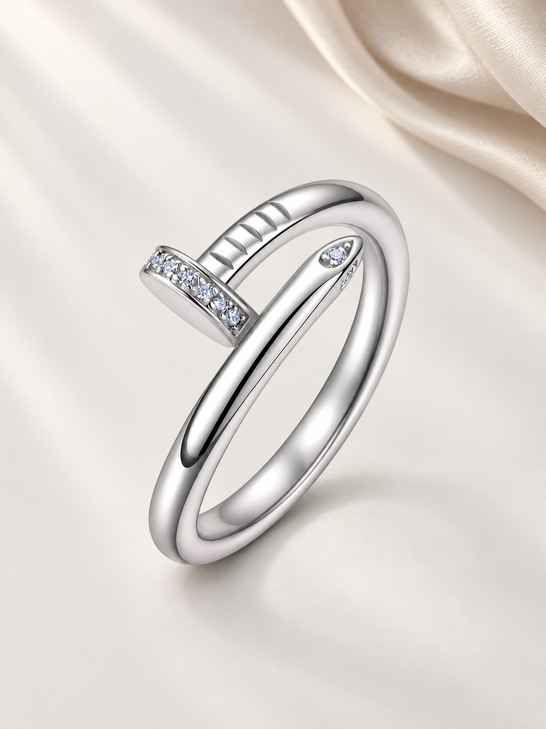 Inel Argintiu Design Cui cu Moissanite