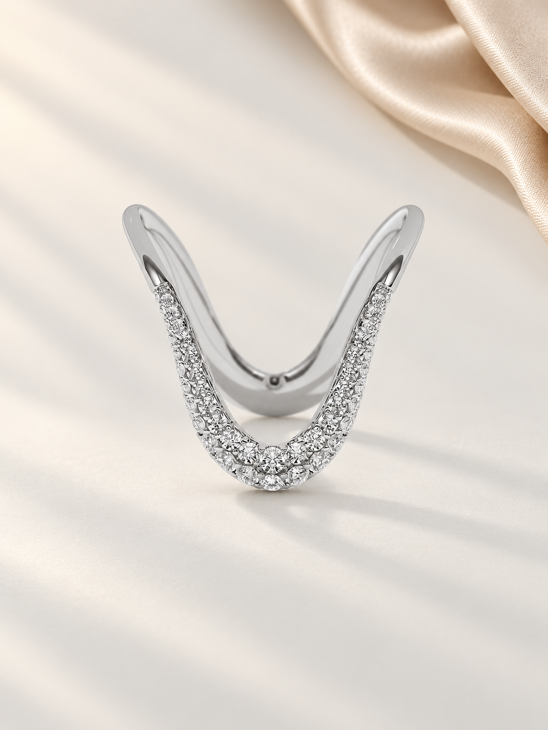Inel Argintiu cu Zirconii 5A Sculpted Wave