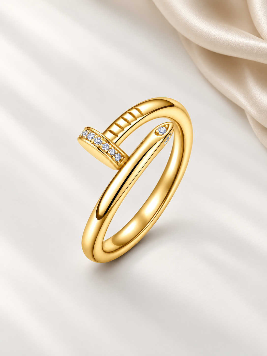 Inel Auriu Design Cui cu Moissanite