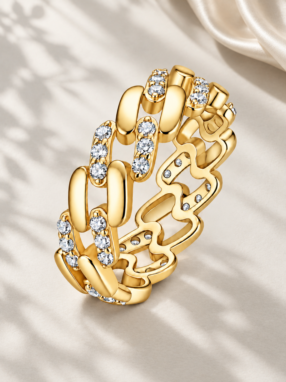 Inel Auriu cu Moissanite și Design Links