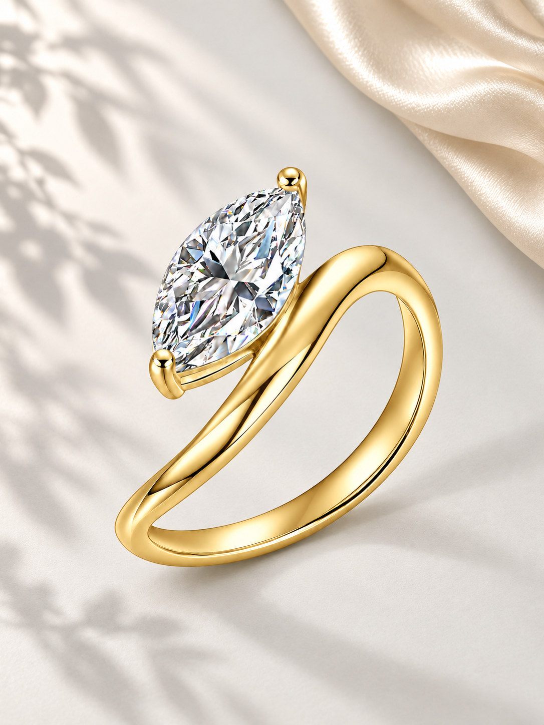 Inel din Argint Auriu cu Moissanite Marquise