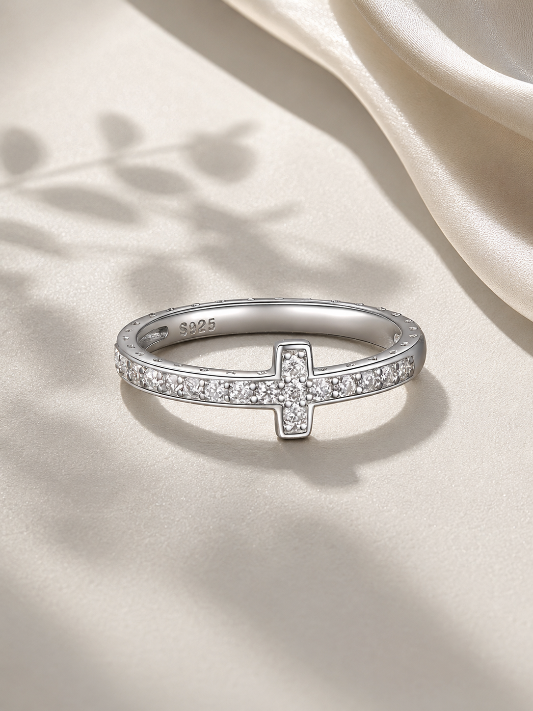 Inel din Argint Moissanite cu Cruce