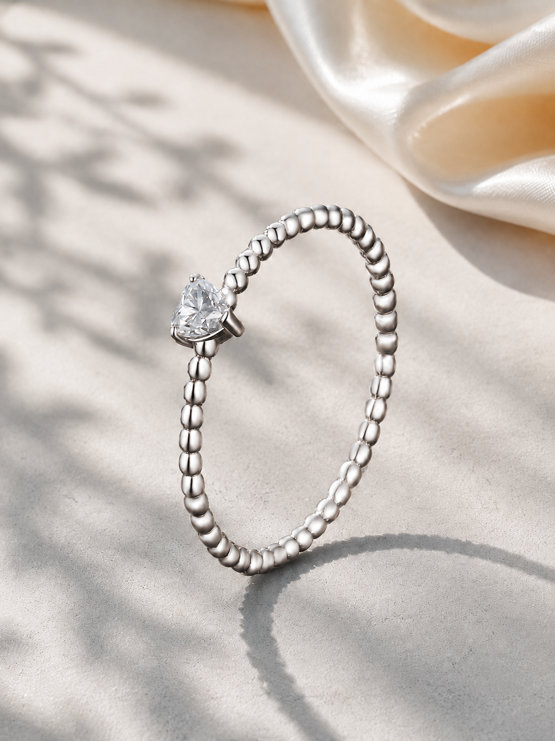 Inel Tiny Heart din argint cu moissanite în formă de inimă