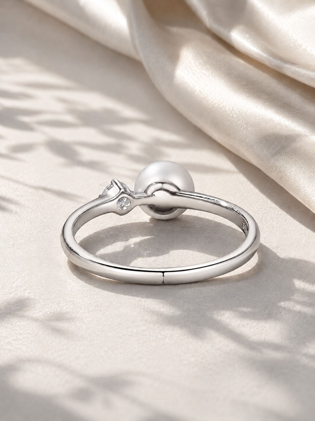 Inel Pearl Glow cu moissanite și perlă naturală
