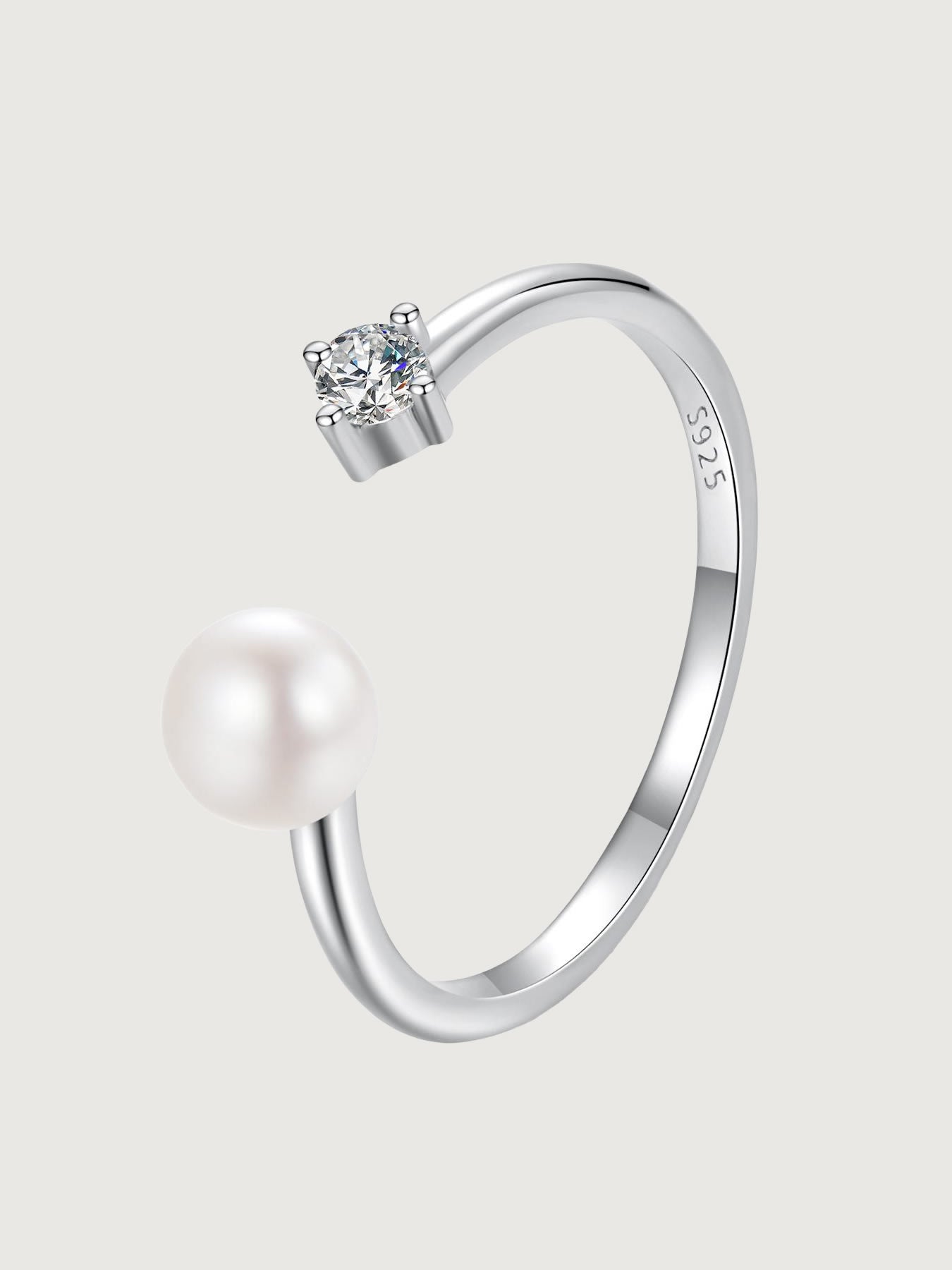 Inel cu perla naturala si moissanite