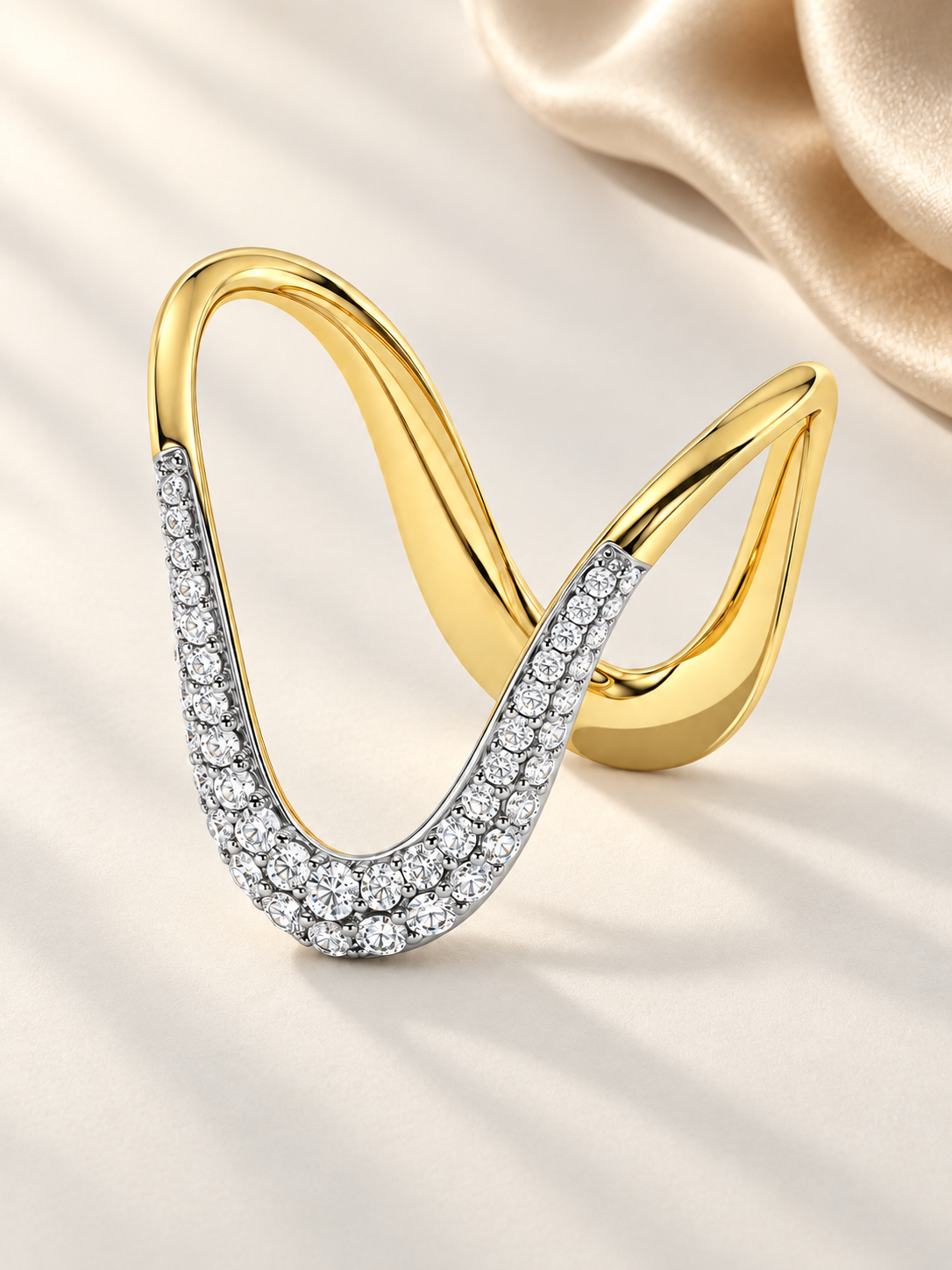 Inel Sculptural Auriu cu Zirconii 5A