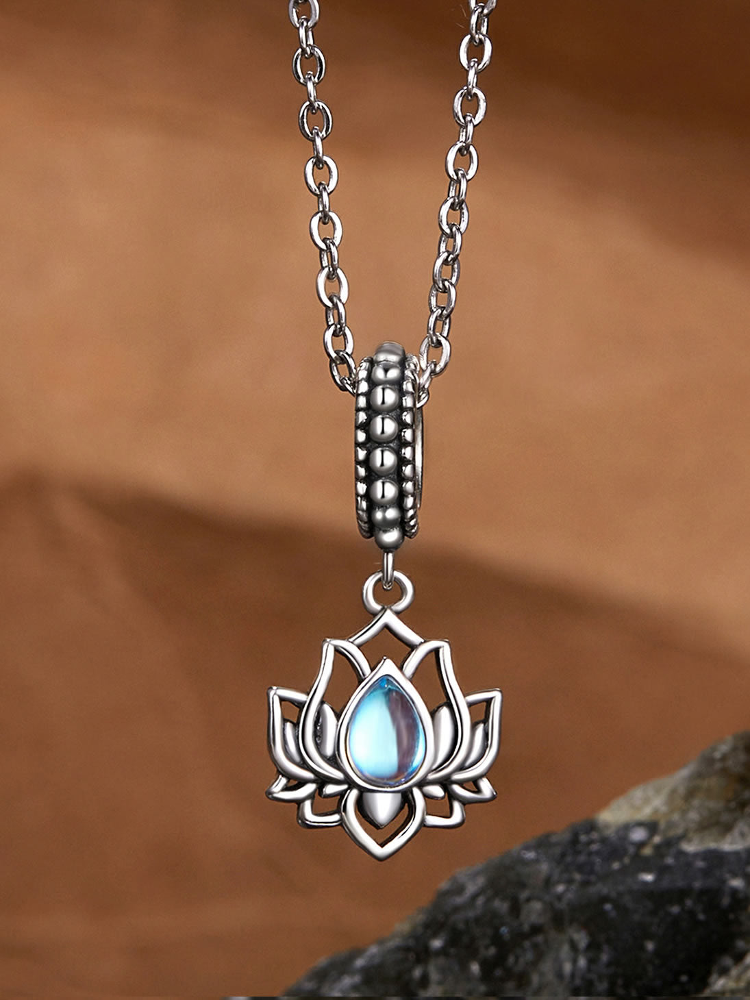 Colier din Argint Moonstone Lotus Serenity