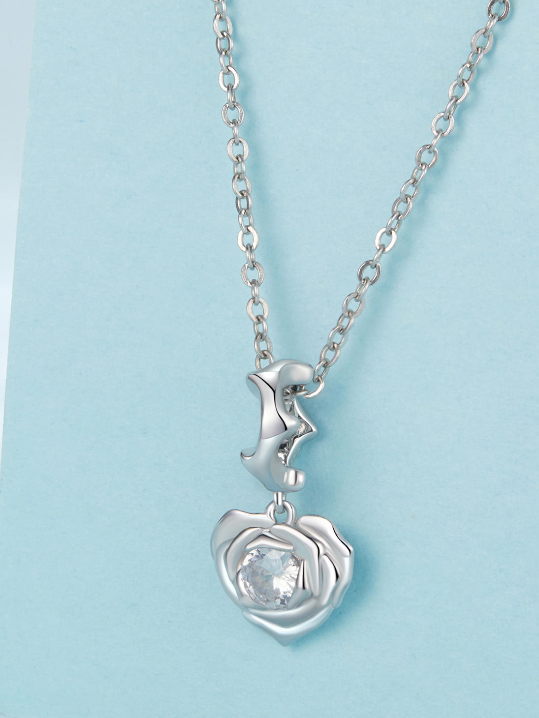 Colier din Argint Rose Embrace – Crystal Bloom