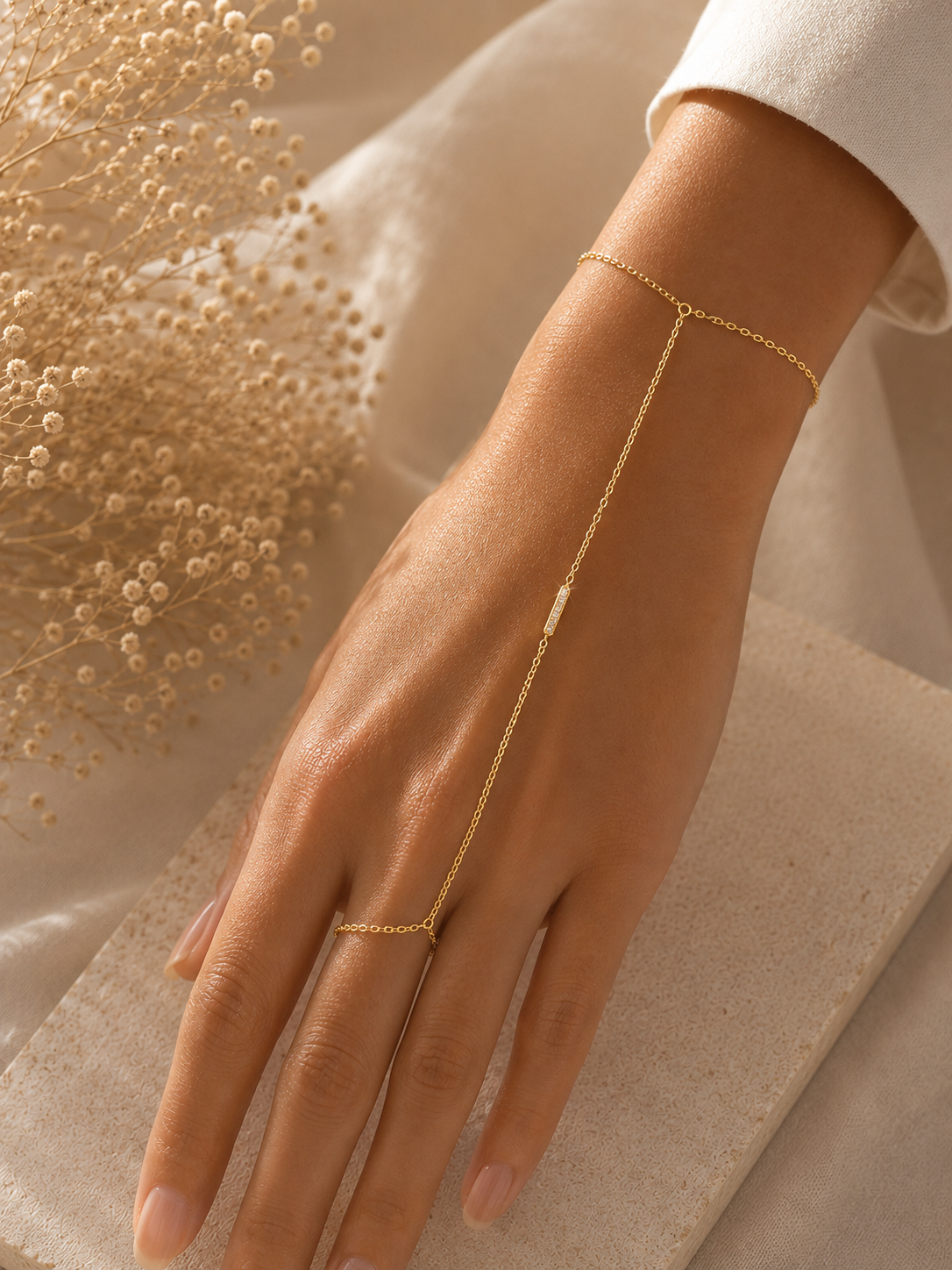 bratara-argint-aur-18k-hand-chain-cerc-zirconii pe mana