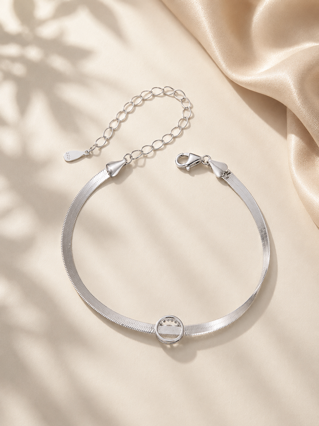 Brățară din argint cu moissanite ideală pentru cadou elegant