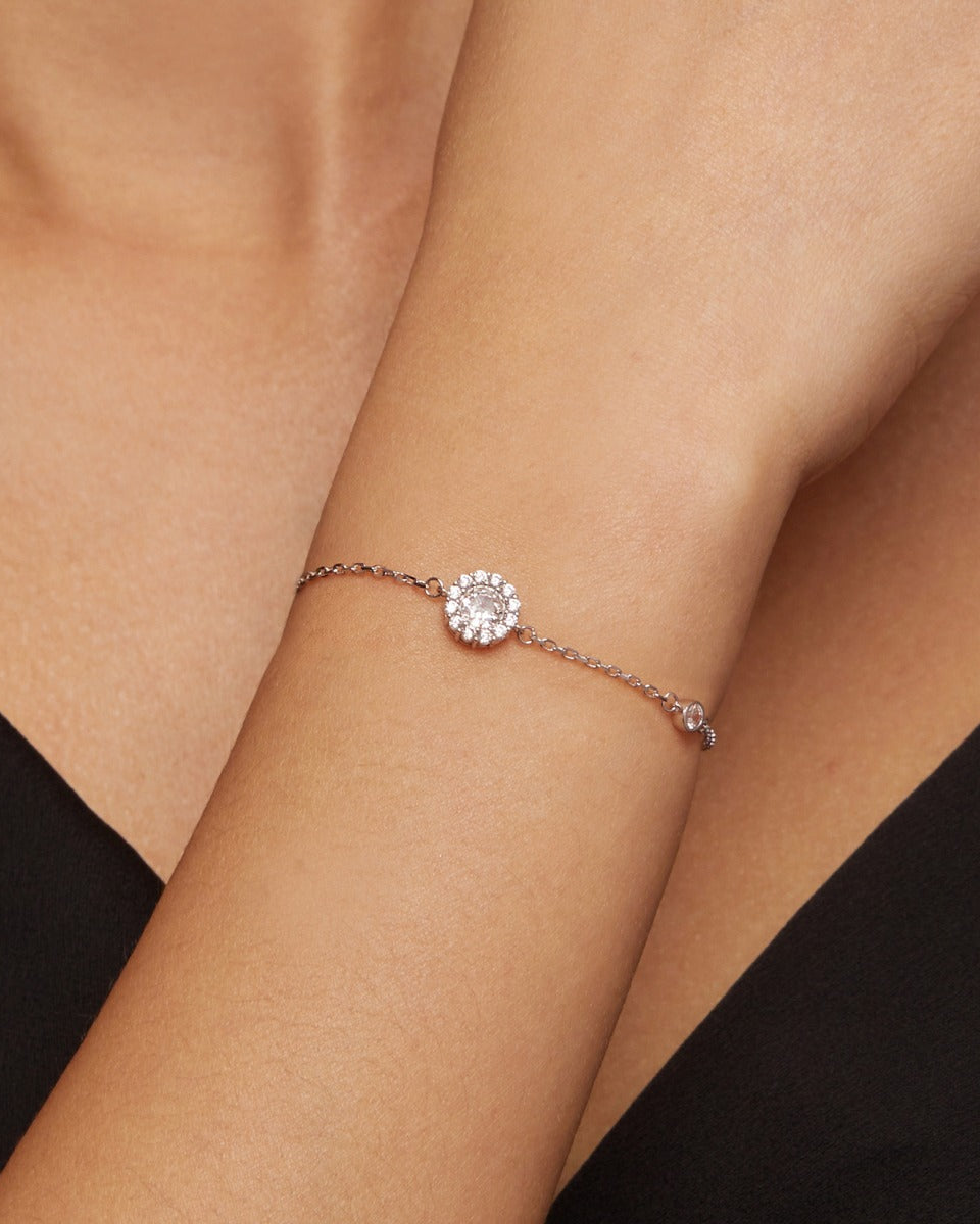 Brățară argint cu moissanite central și halo elegant strălucitor