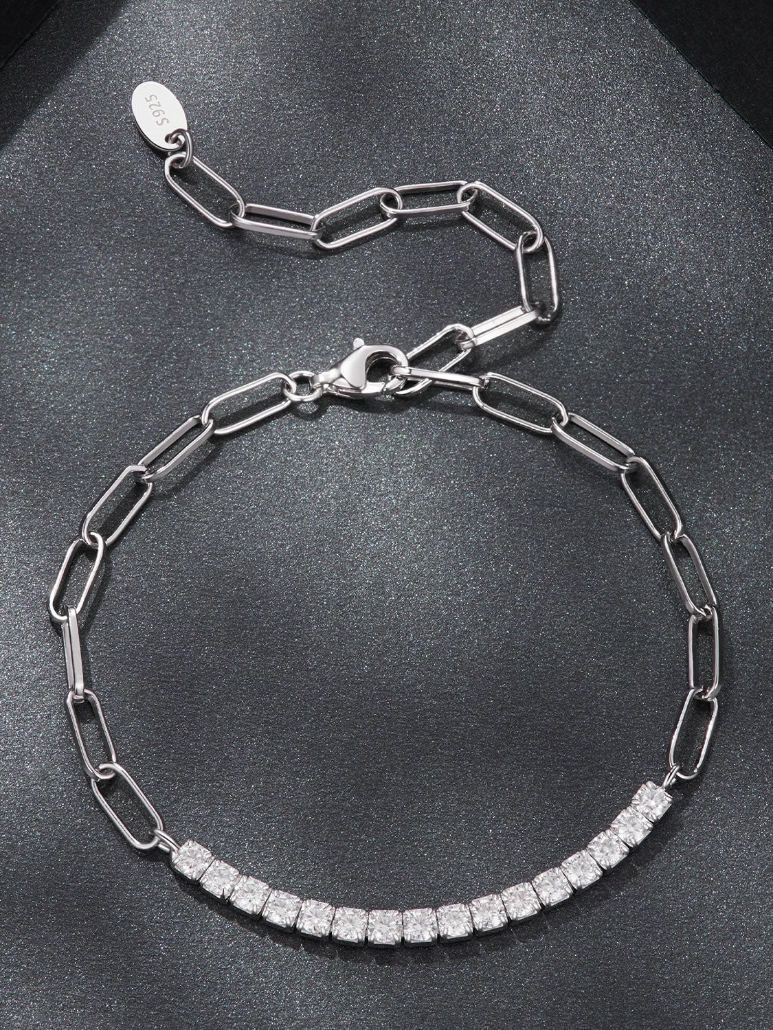 Brățară elegantă din argint cu design contemporan și moissanite cadou