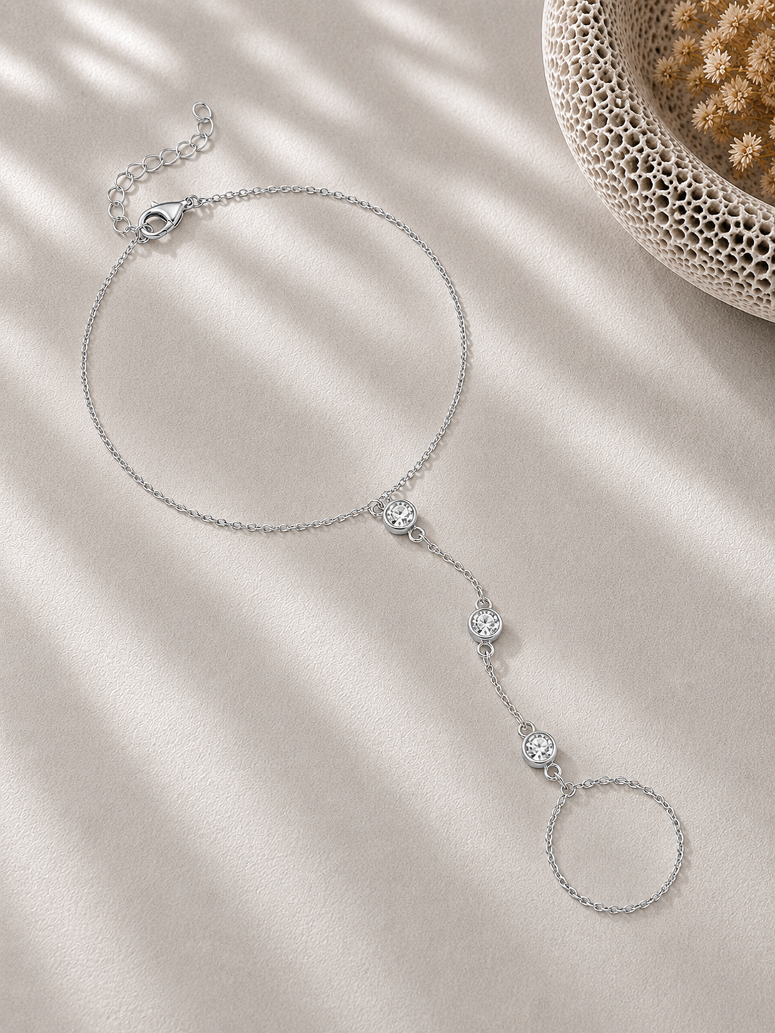 Brățară elegantă tip hand chain din argint