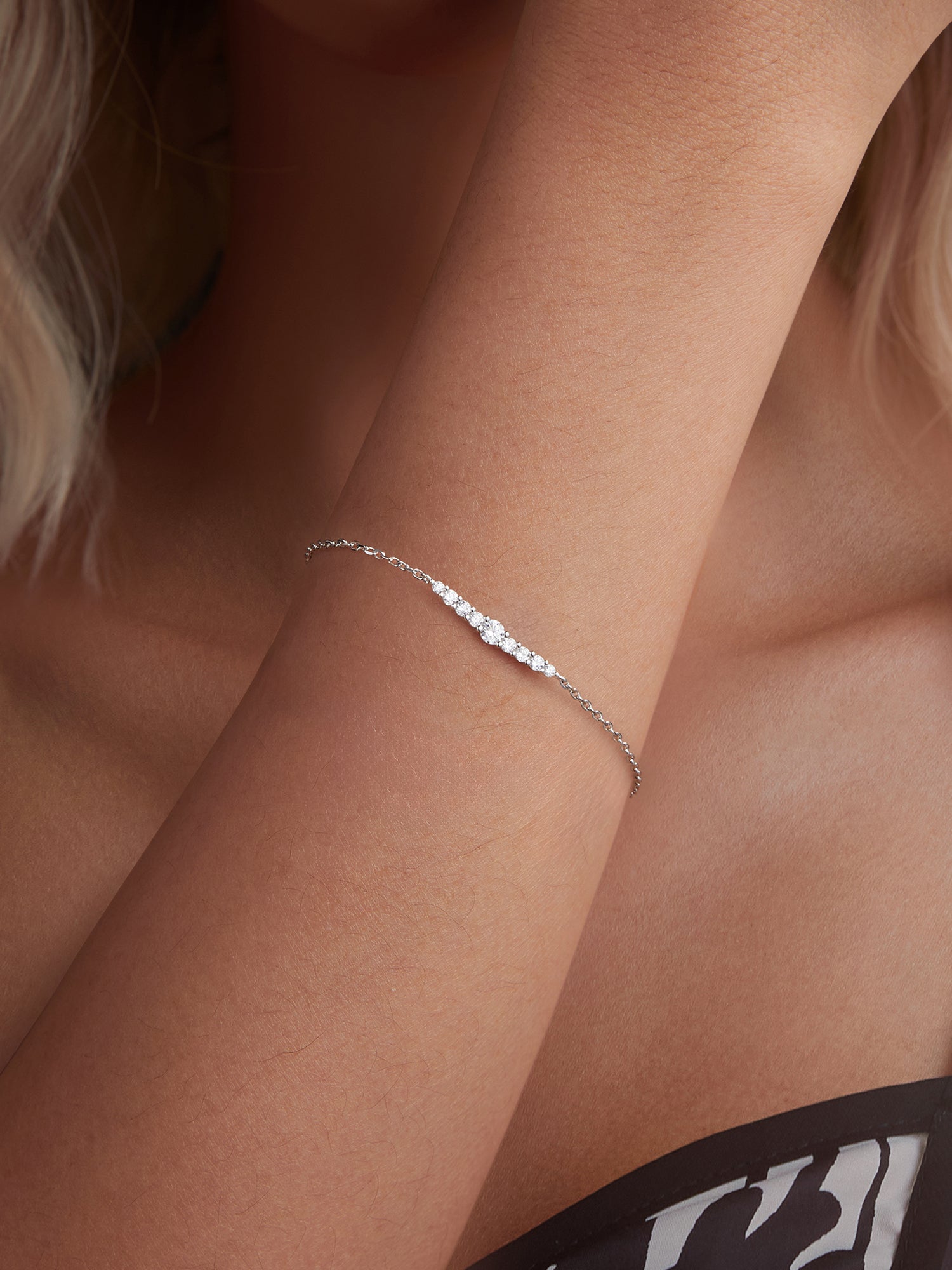 Brățară din argint ideală pentru layering cu moissanite fine