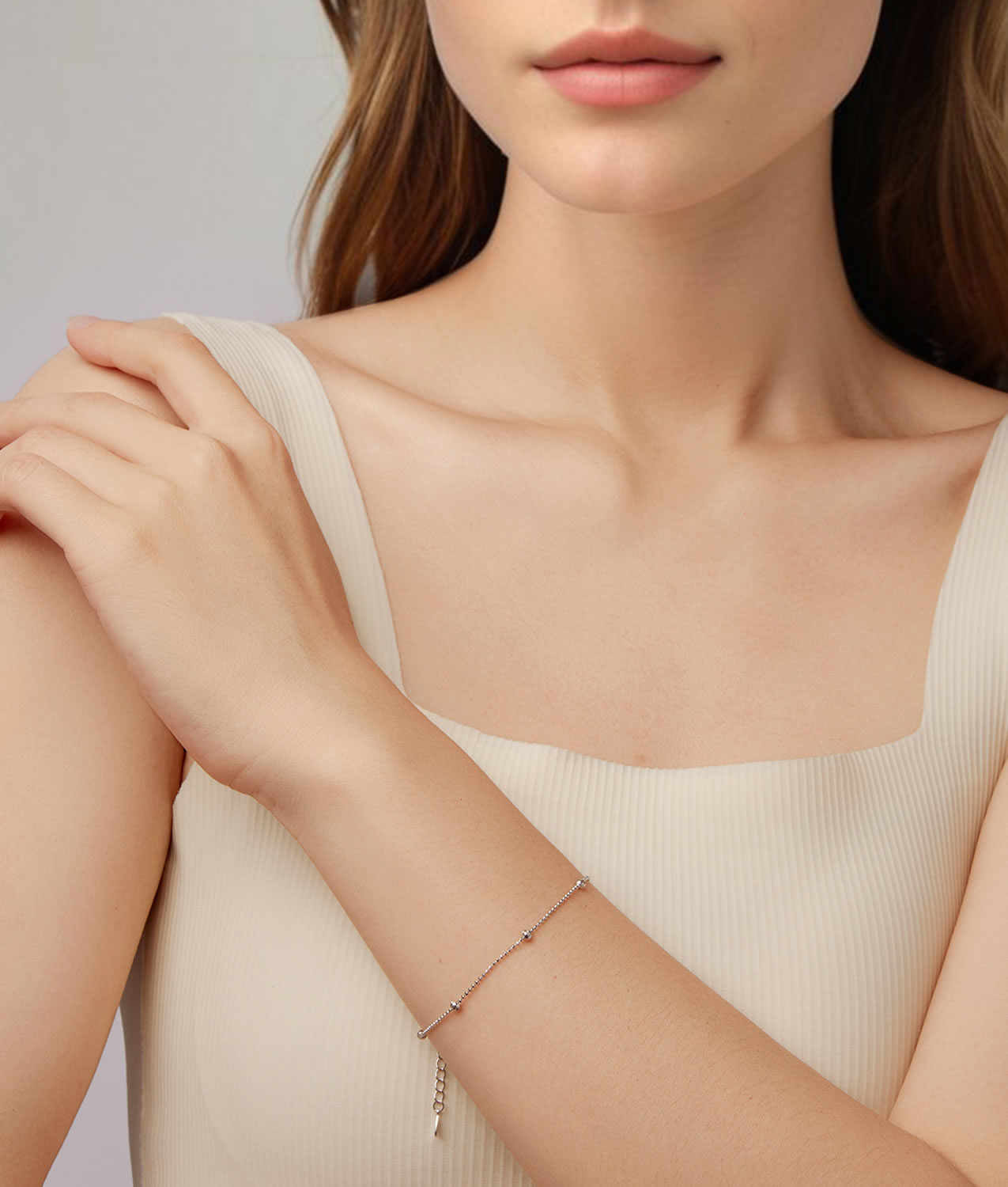 Brățară din argint cu design minimalist și bile fine