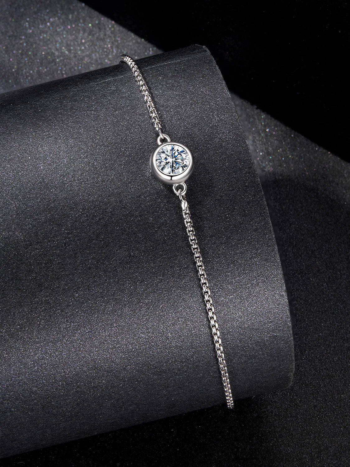 Brățară minimalistă din argint cu moissanite strălucitor