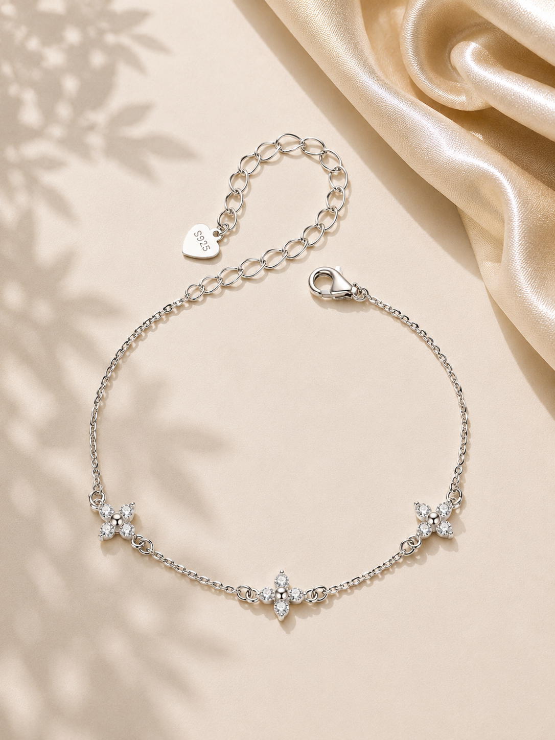 Brățară elegantă din argint cu moissanite