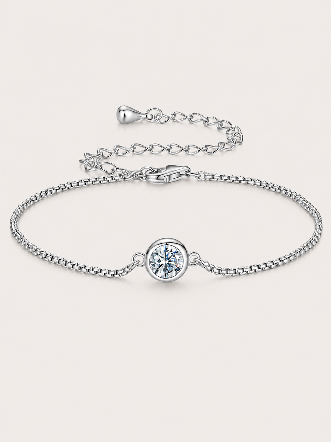 Brățară din argint cu moissanite halo elegant
