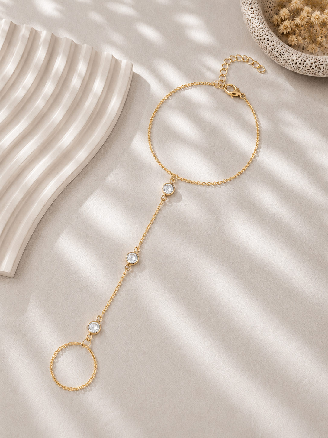 Brățară elegantă tip hand chain din argint placat cu aur
