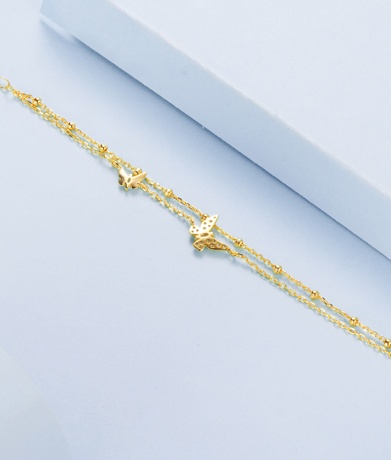 Detaliu fluture cu zirconii brățară din argint placată cu aur