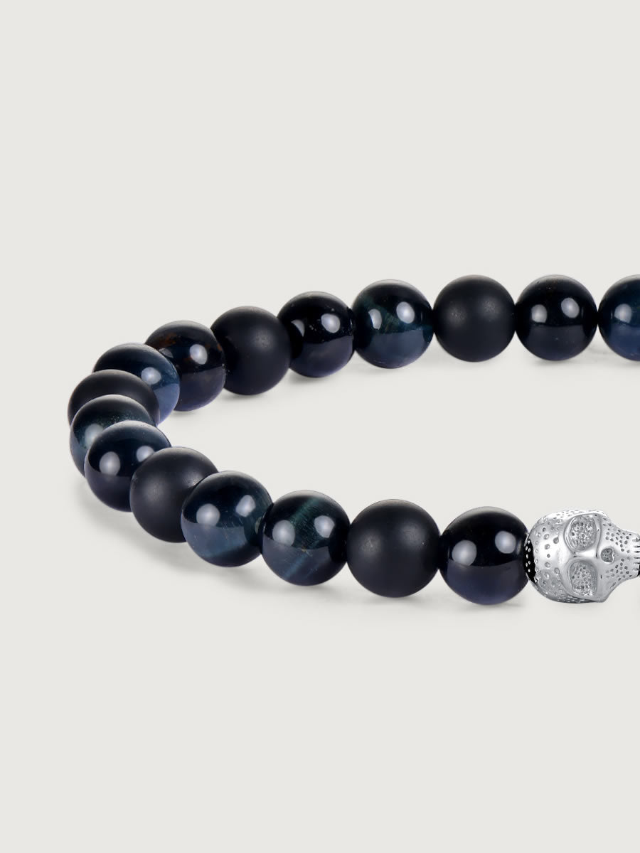 Detaliu bratara blue tiger eye si onix cu craniu argint 925