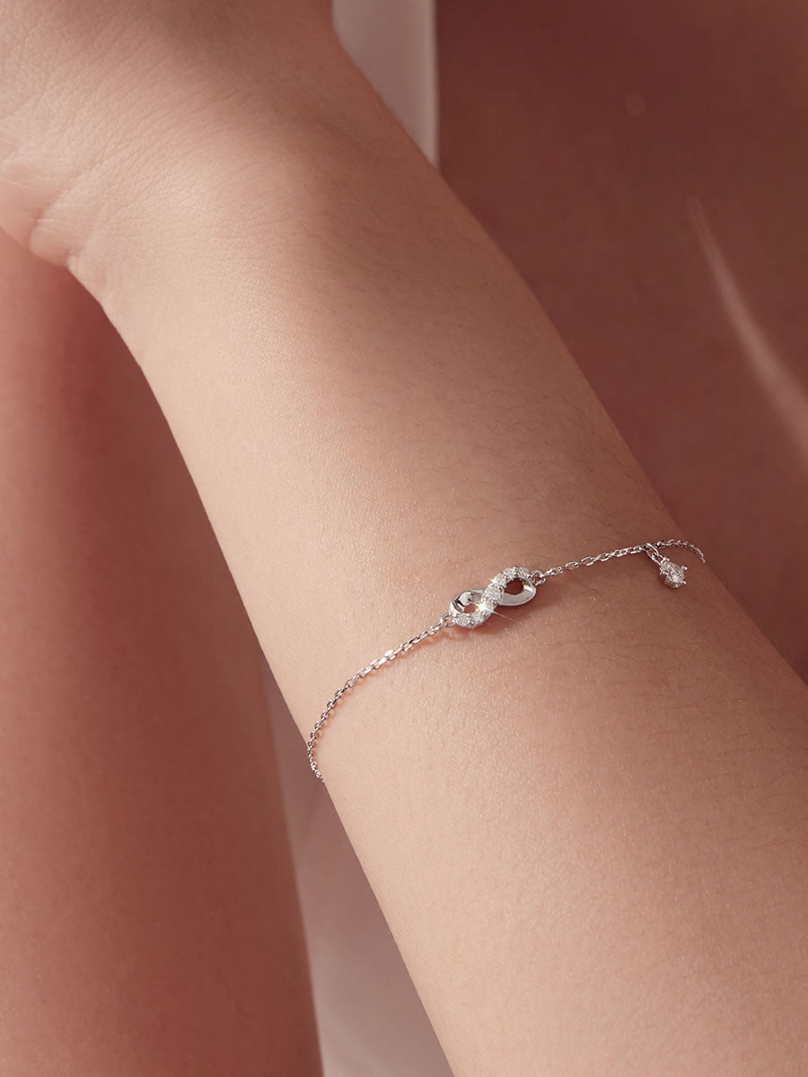 Brățară cadou din argint cu infinit și moissanite culoare D