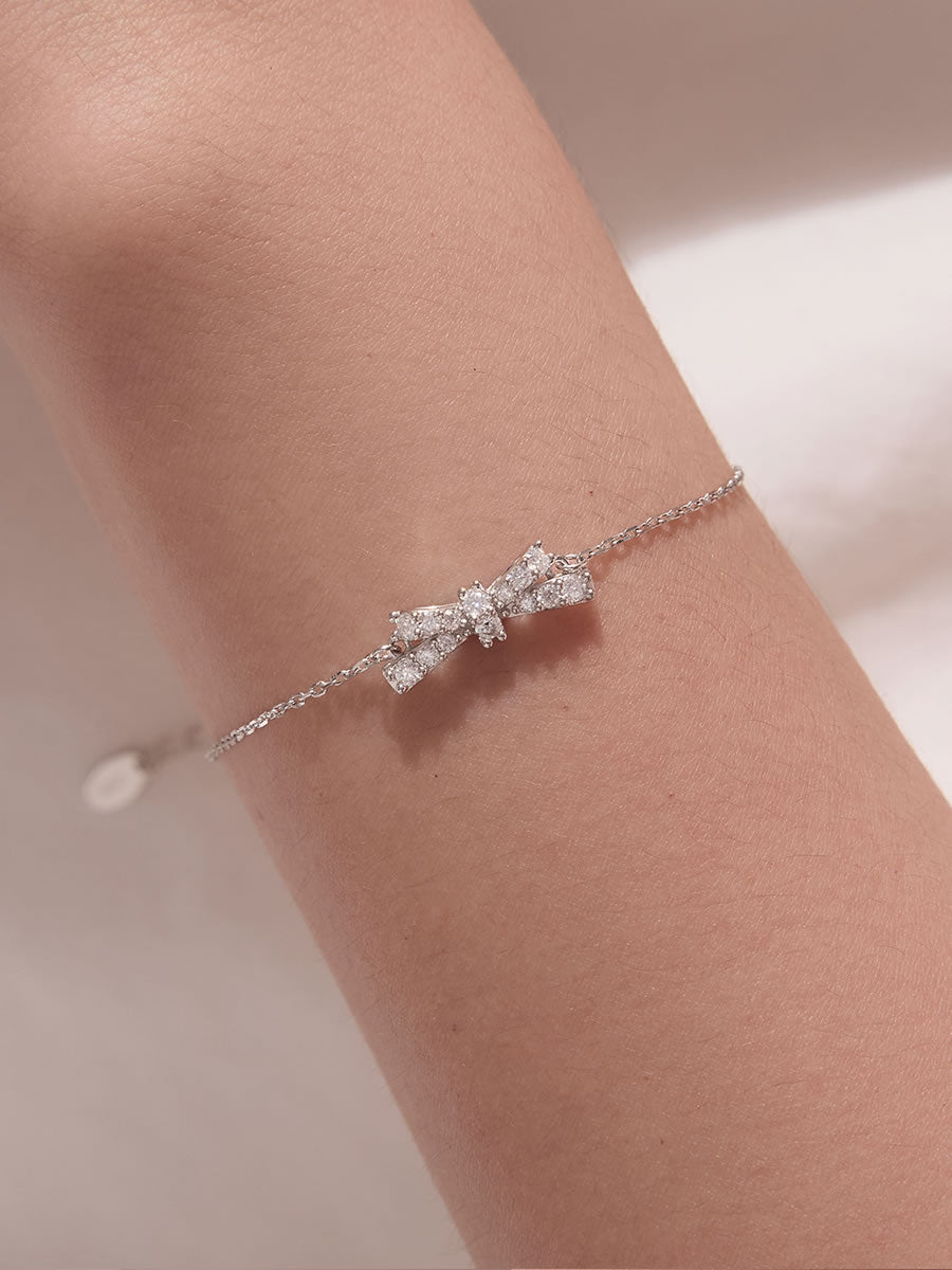 Brățară feminină din argint cu fundă și moissanite certificat GRA