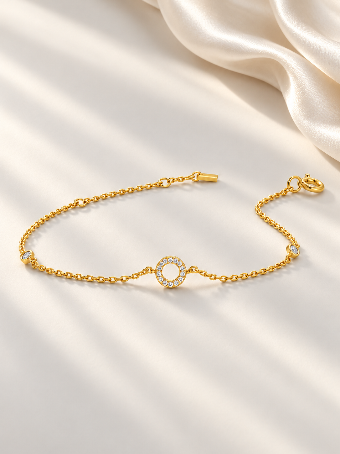 Brățară Initial Spark Gold cu Litera O și Design Circular