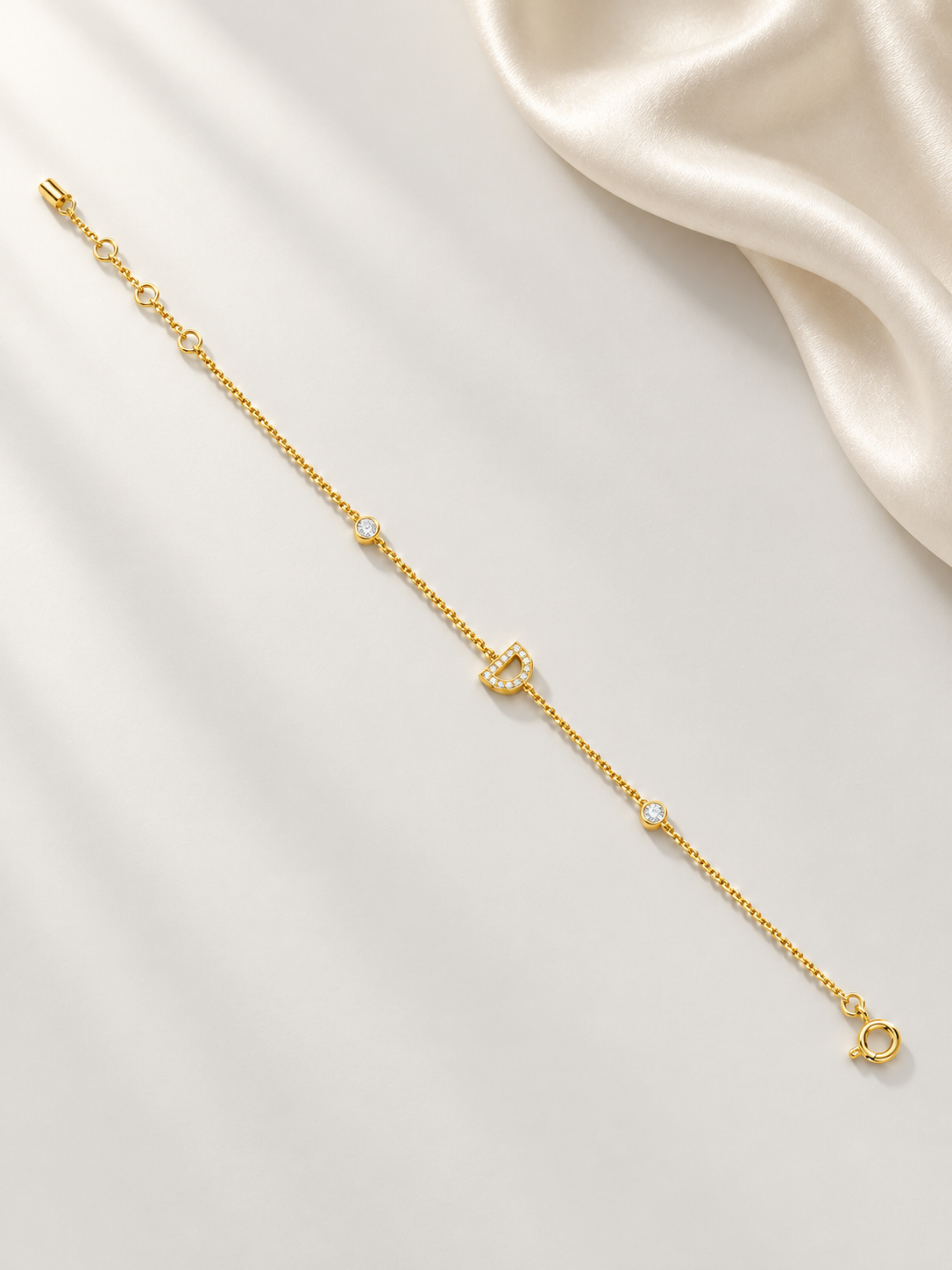 Brățară Initial Spark Gold cu Design Delicat și Litera D