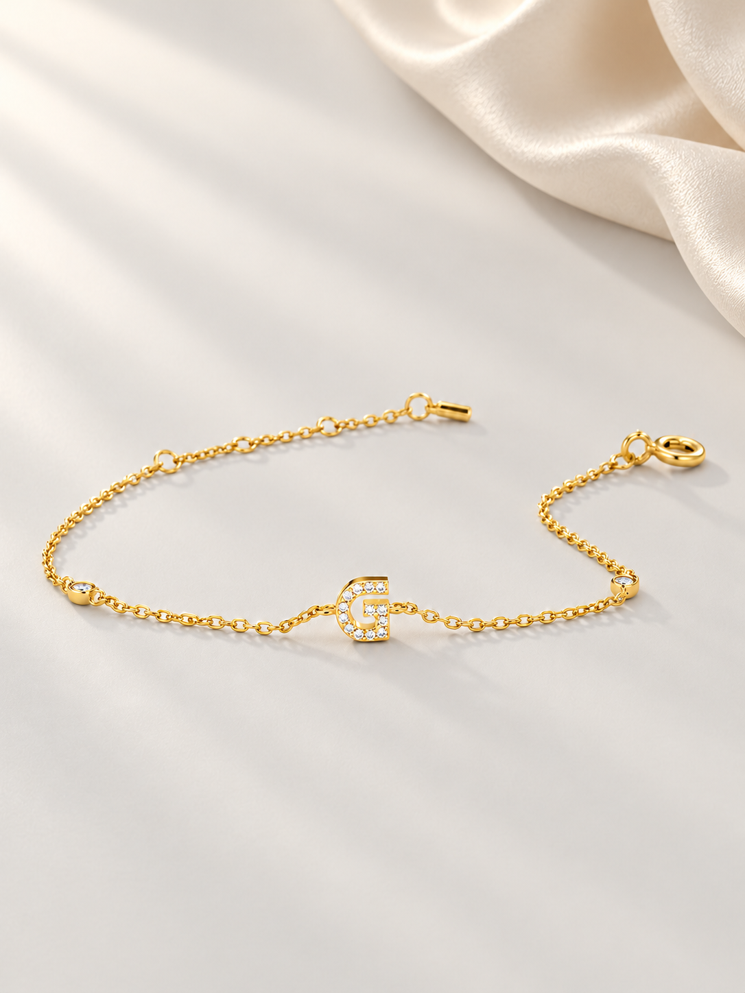 Brățară Initial Spark Gold cu Design Delicat și Litera G