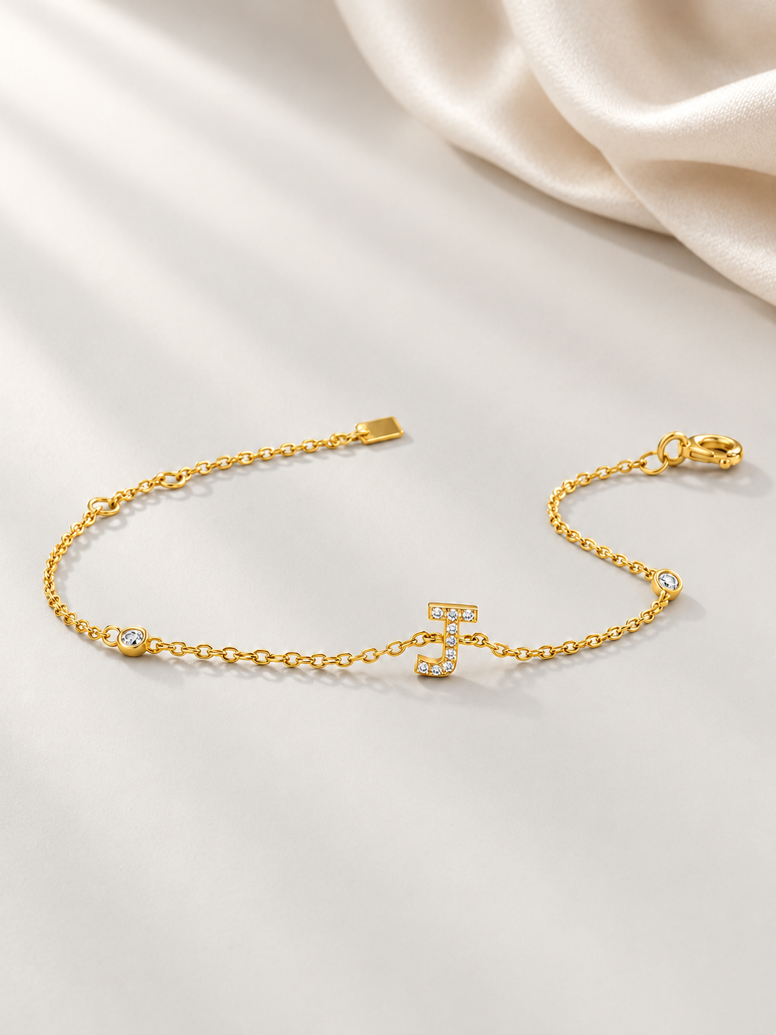 Brățară Initial Spark Gold cu Design Delicat și Litera J