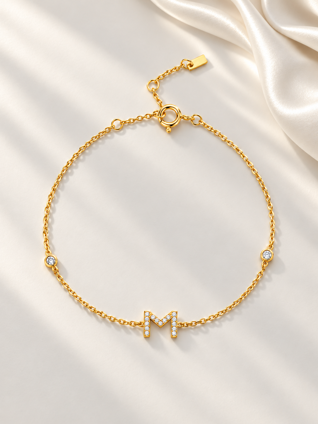 Brățară Initial Spark Gold cu Design Delicat și Litera M
