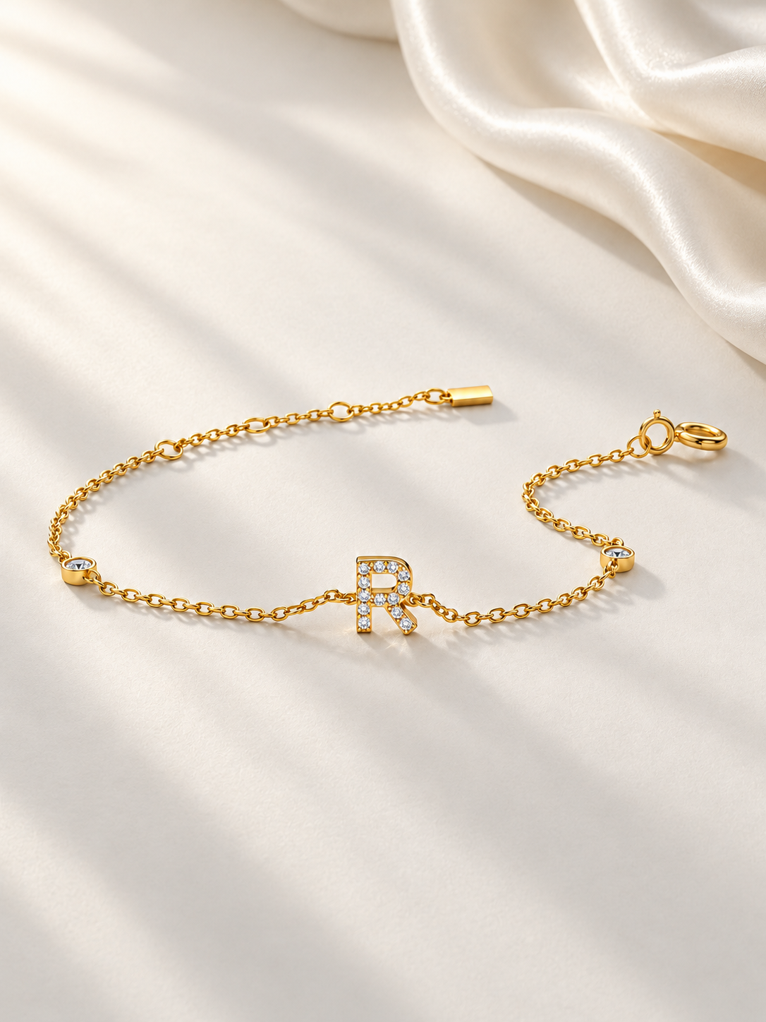 Brățară Initial Spark Gold cu Design Delicat și Litera R