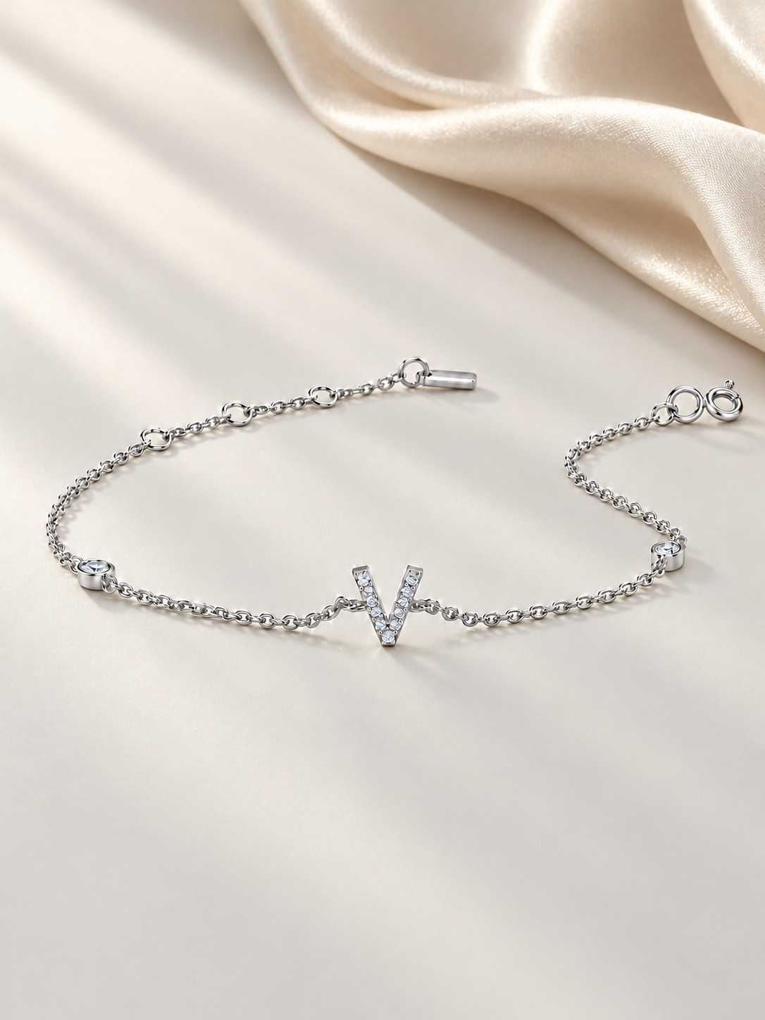 Brățară Initial Spark Silver cu Litera V și Design Geometric