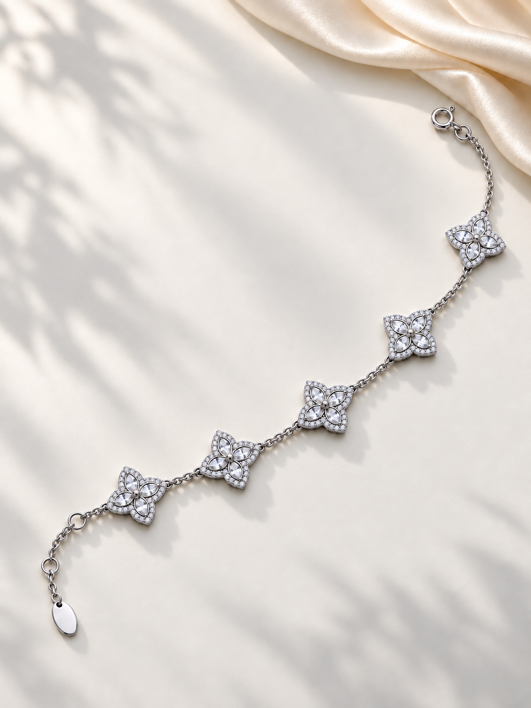 Brățară Silver Stellar Clover cu Moissanite Marquise