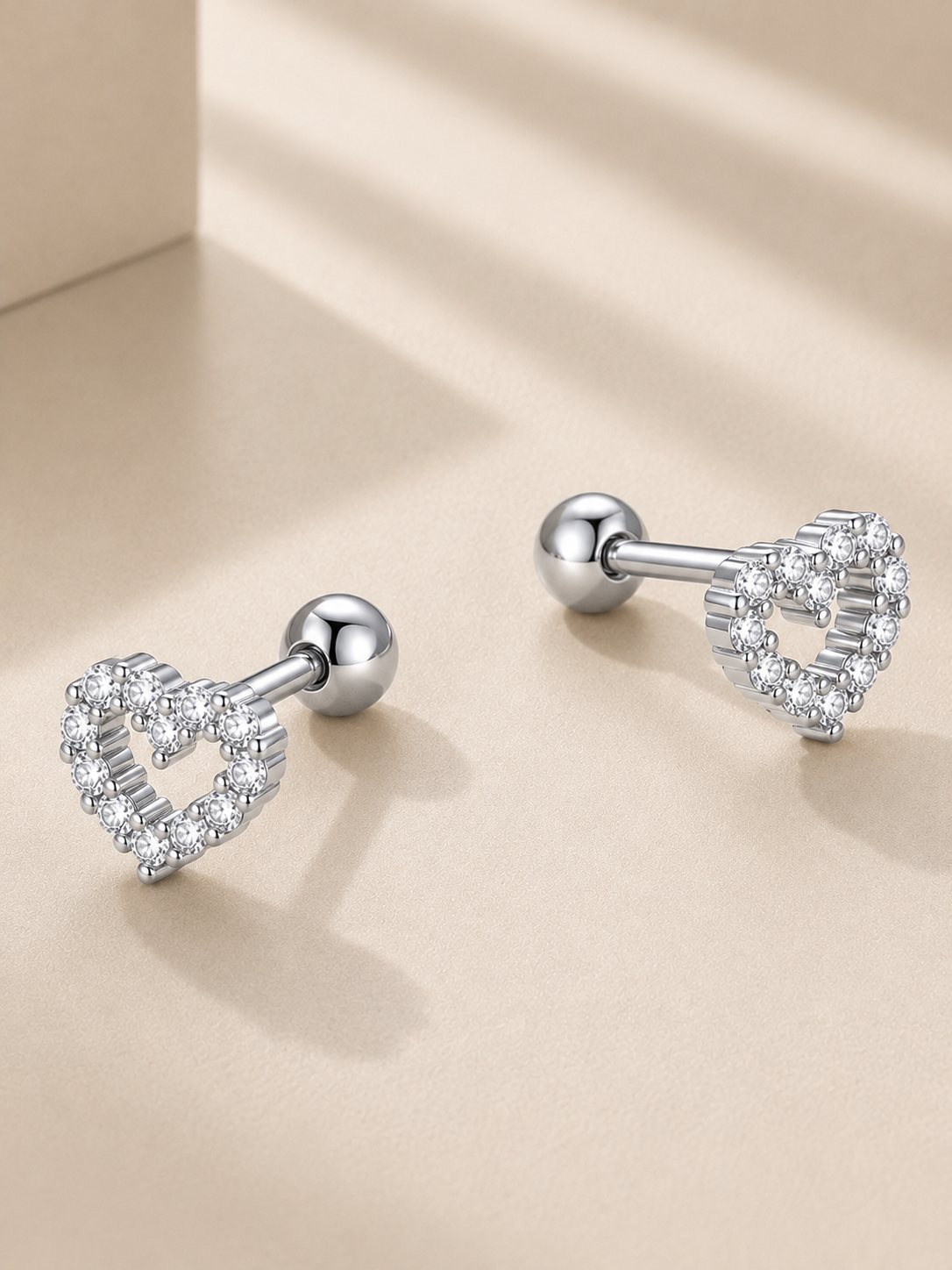 Sistem de închidere tip șurub la cercei din argint 925 Sparkling Heartbeat
