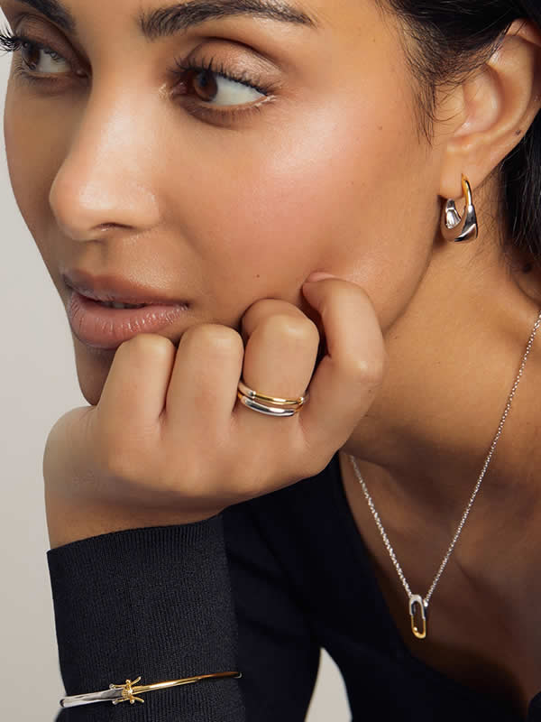 Cercei huggie bicolor argint si aur design moder