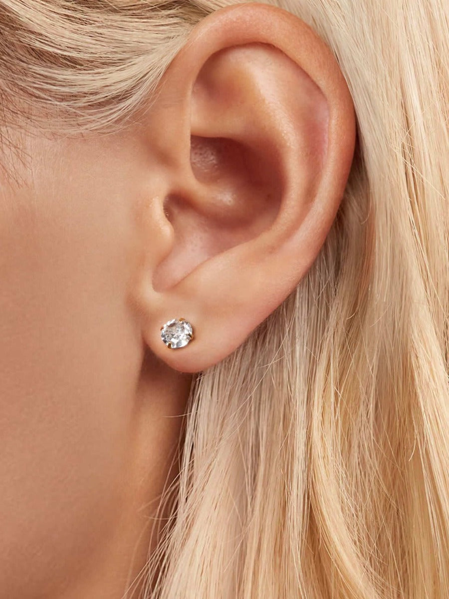 Cercei din argint 925 placați cu aur purtați în ureche, model solitaire cu zirconiu