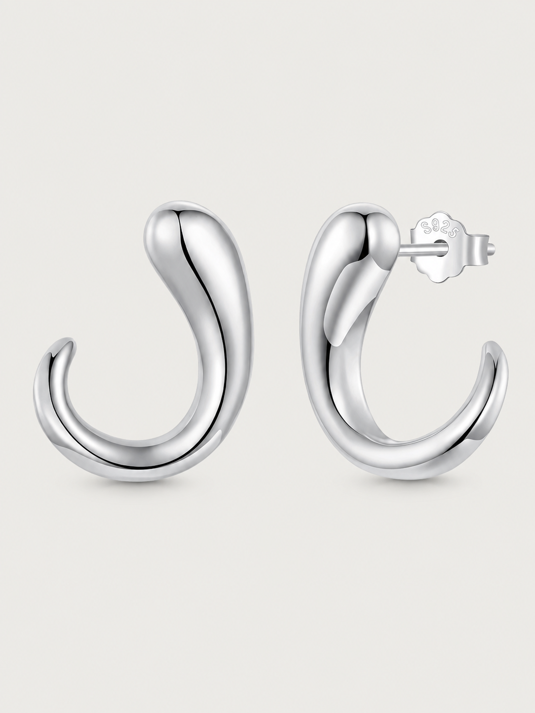 Cercei din Argint Fluid Hoops cu design sculptural