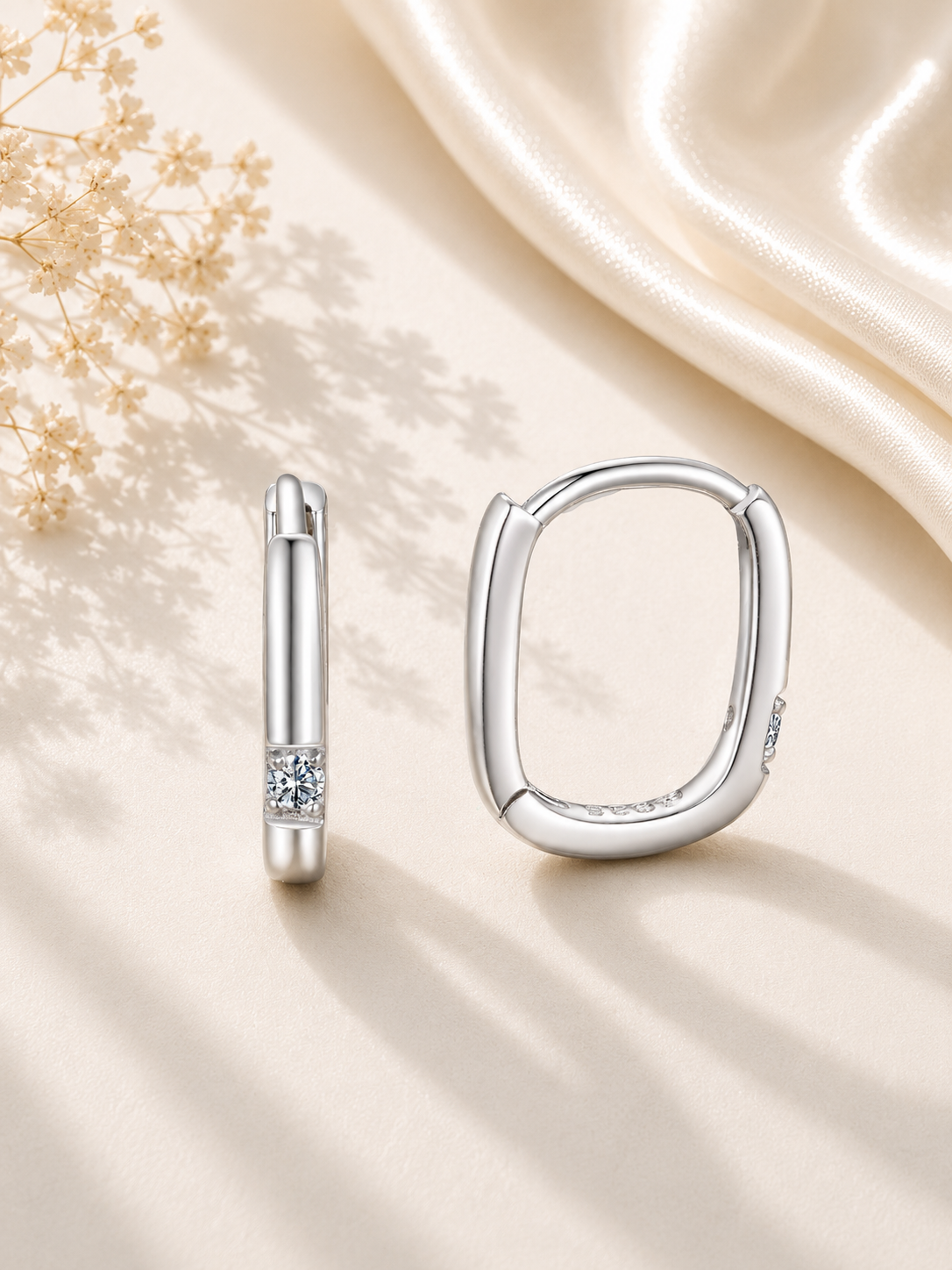 Cercei minimalisti din argint cu moissanite pentru femei