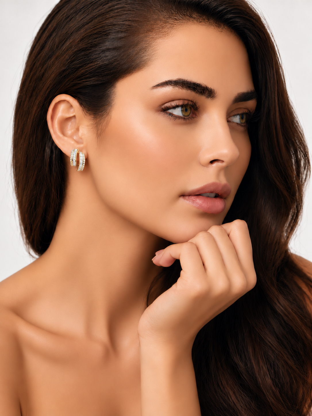 Cercei din Argint Moissanite Gold Luminous Layers pe model