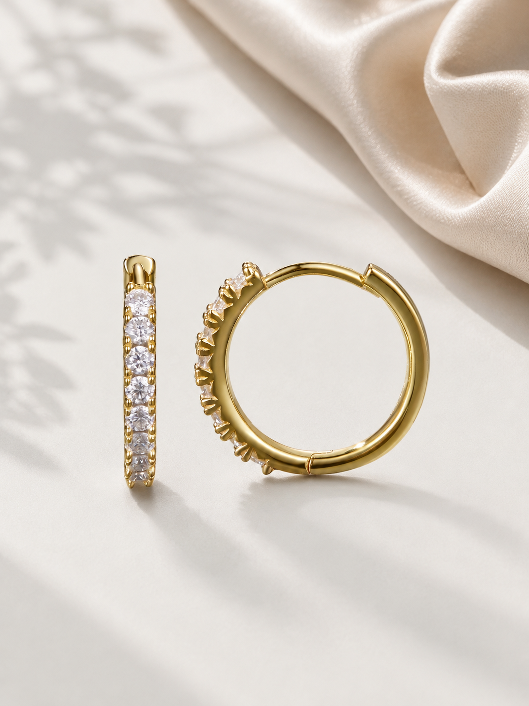 Cercei din argint cu moissanite model hoops elegant