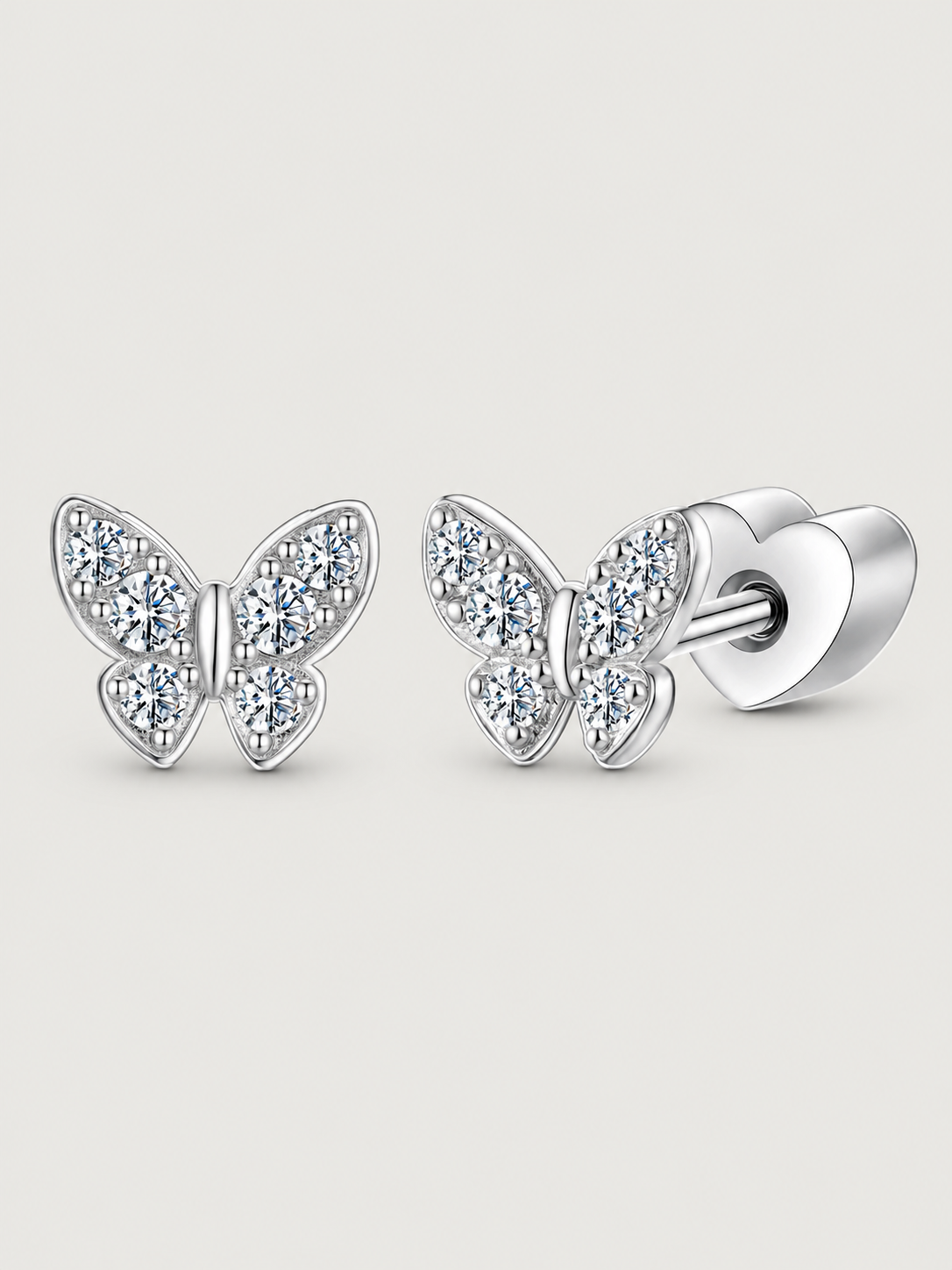 Cercei din argint Moissanite Whispering Wings în formă de fluture