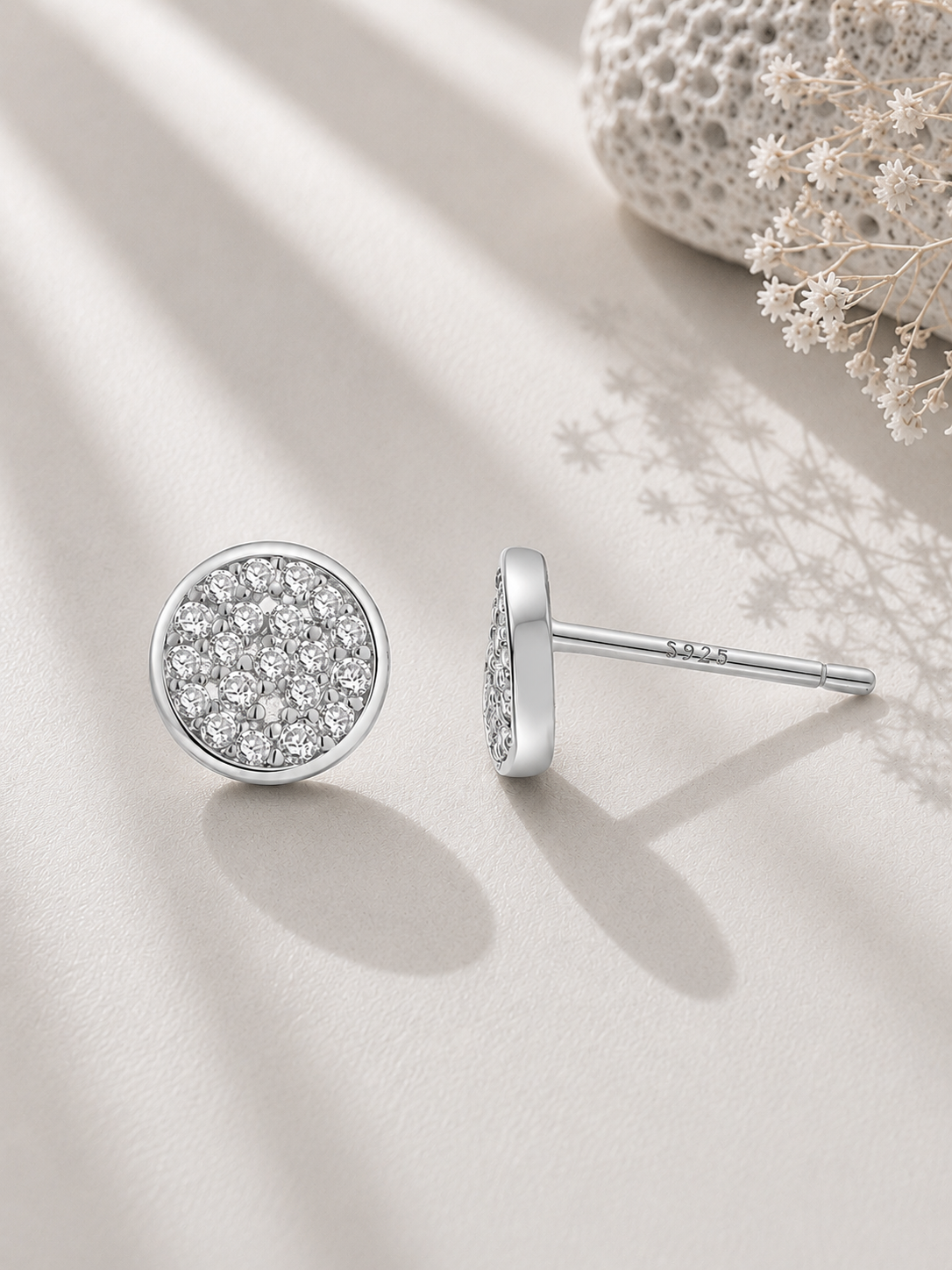 Cercei din argint cu efect micro diamant si zirconii pave editorial