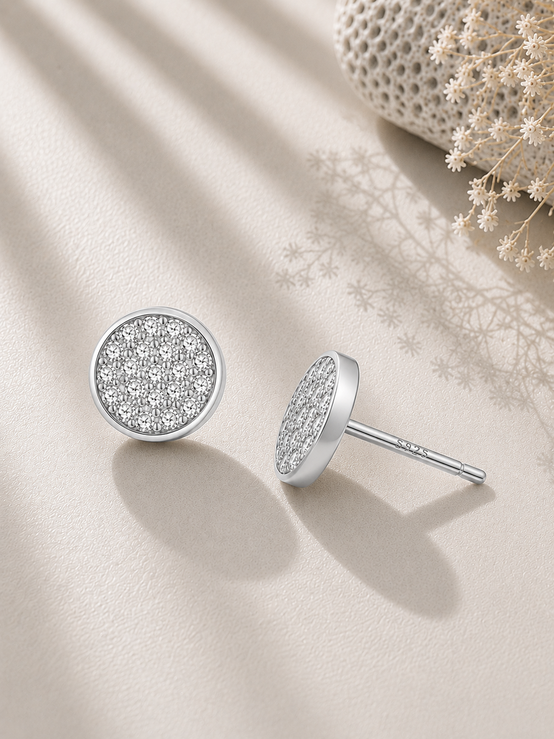 Cercei din argint cu efect micro diamant si zirconii pave unghi diferit