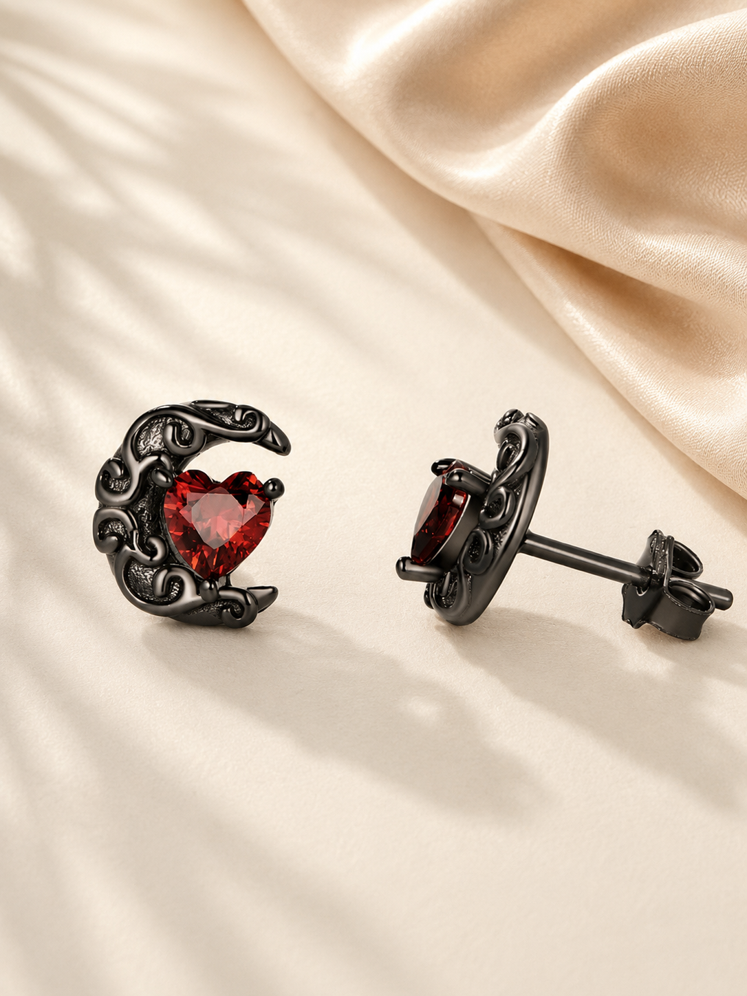 Cercei eleganți din argint cu design romantic și piatră rubinie