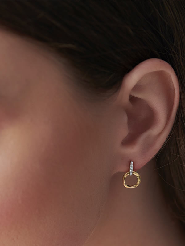 Cercei aurii din argint in forma de cerc cu zirconii