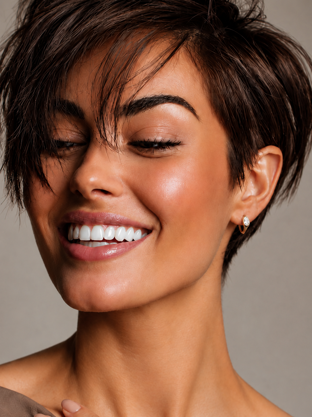 Cercei damă Golden Essence din argint 925 pe model