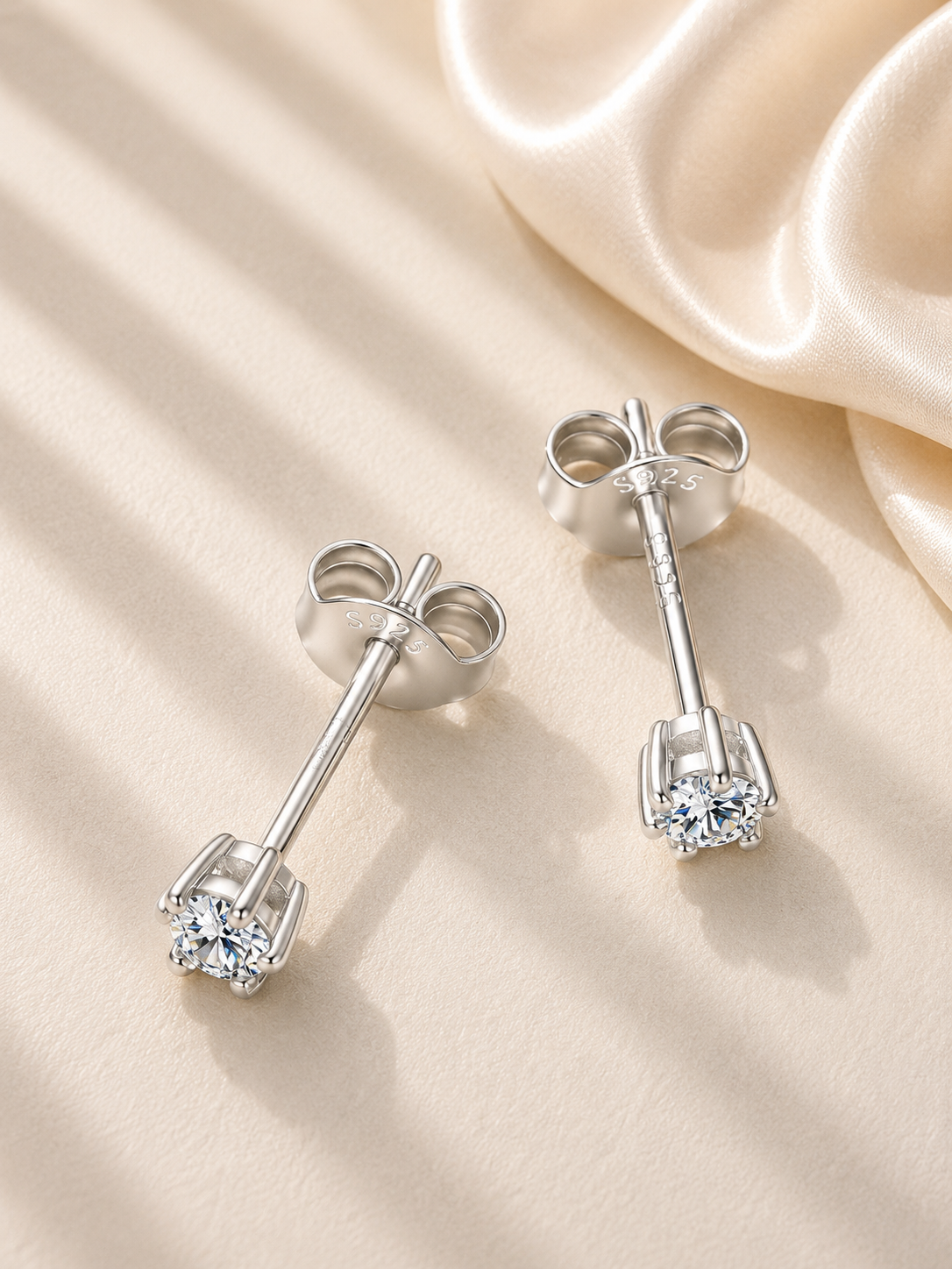 Cercei cu aspect de diamant din moissanite small